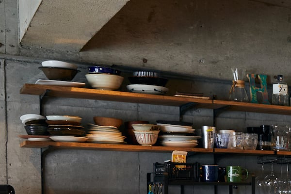 和モダンなキッチンのポイント⑩あえて”見せる収納”で昔ながらのキッチンを演出