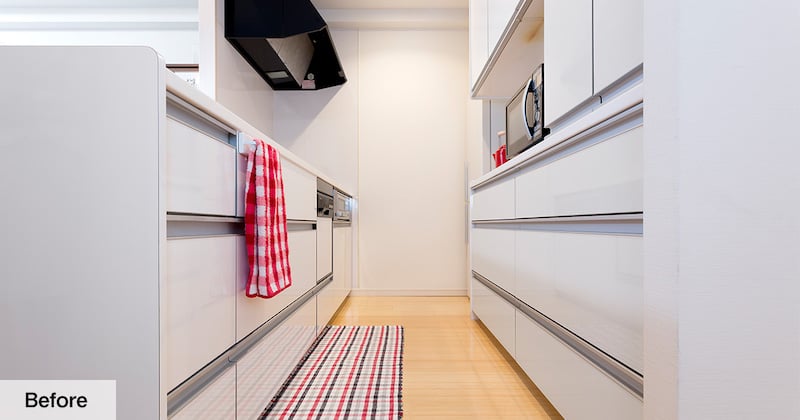 白 から 赤 に大変身 3種類の壁紙を組み合わせたおしゃれなキッチン キッチンな暮らし